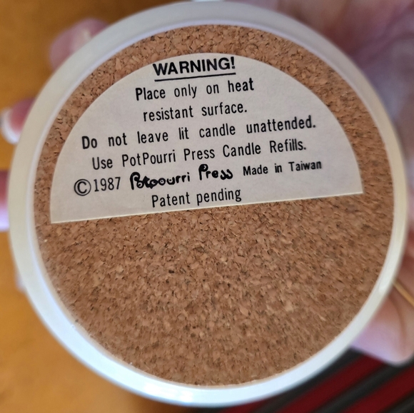 New vintage hand painted Christmas potpourri press. - Picture 7 of 8